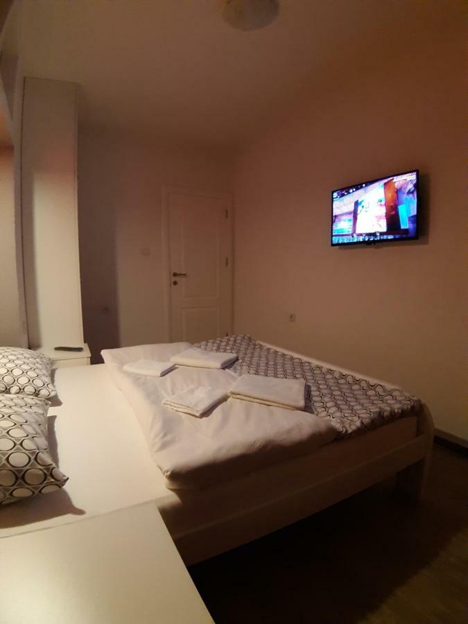 Kaca Apartmani 1 Banja Luka Exterior foto